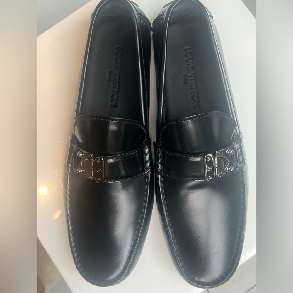 Louis Vuitton Elegant Black Leather Loafers